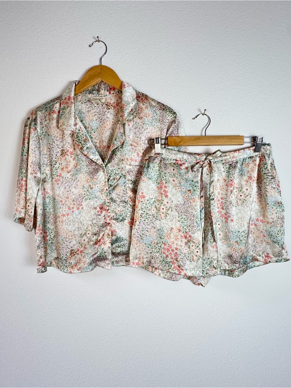 Cynthia Rowley Satin Sleepwear Set Pastel Floral Women’s Size XL Top & Shorts